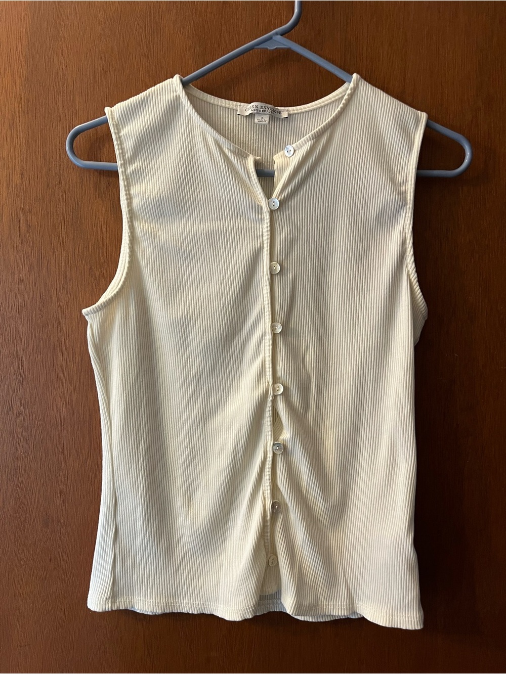 Green Envelope Cream Ribbed Button-Front Sleeveless Camisole